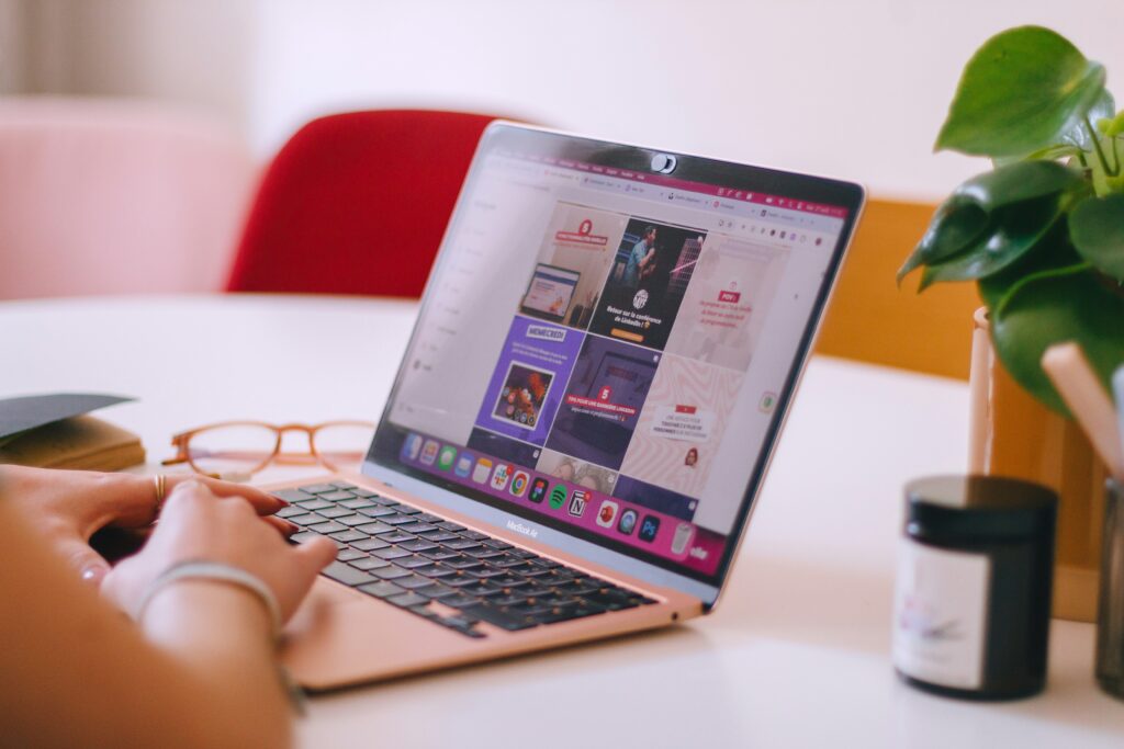swello-JUh9f3jAAi8-unsplash